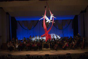 Hartford Symphony Orchestra Cirque de la Symphonie. (Photo by Alan Grant.)