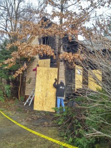 Crews work to secure 64 Mill St. following a fatal fire. (Photo by Christine Charnosky, December 24, 2015). 