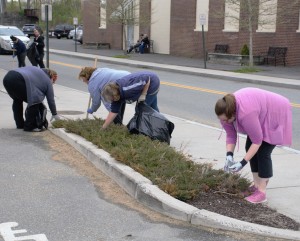 Volunteers clean up a flower bed during Westfield's 2016 Earth Day Clean Up. (Photo by Lynn Boscher)