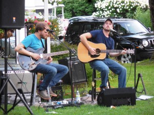 Guitarist Jeff Lynch and singer/songwriter Kyle Mangini of Woodford Way. (Photo by Amy Porter)